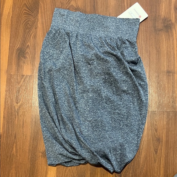 Lululemon Athletica Charcoal Pencil Skirt - Picture 2 of 3